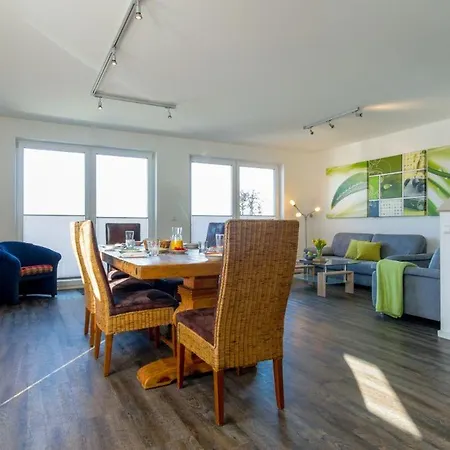 Ferienhaus-lee Holiday home *